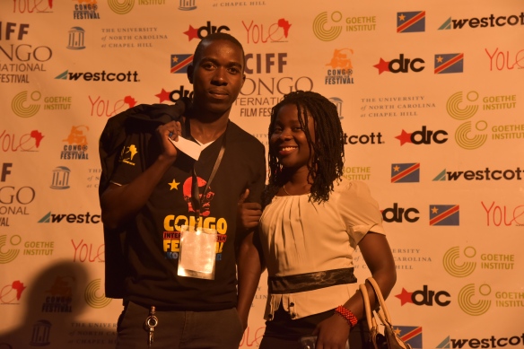 les journalites-bloggueurs Innocent buchu et bernadette Vivuya posent pour une photo @Benoit_Mugabo